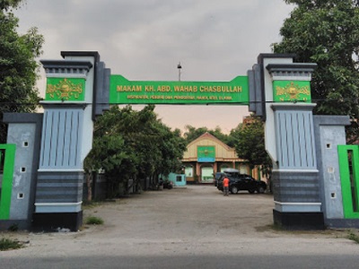 Wisata Ziarah dan Berdoa di Makam KH. Abdul Wahab Chasbullah Jombang