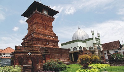 Wisata dan Berziarah di Makam K.H.R Asnawi kudus