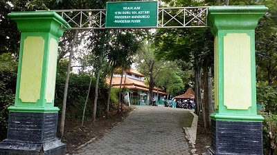 Wisata dan Ziarah di Makam Kyai Guru Kendal