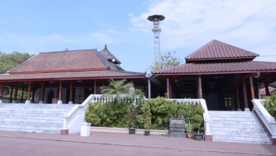 Wisata dan Ziarah Makam Wali Sunan Jepara