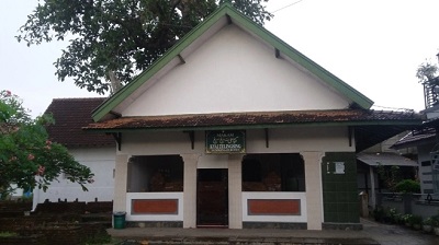 Wisata Religi dan Berdoa di Makam Kyai Telingsing Kudus