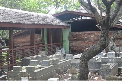 Wisata dan Ziarah di Makam Mbah Panggung Tegal