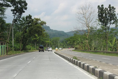 Wisata Ziarah dan Berdoa di Makam Mbah Wali Putih Sentul Alas Roban