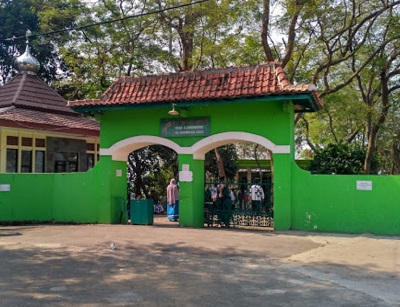 Touring Ziarah dan Berdo'a Makam Syekh Maulana Maghribi di Wonobodro, Batang