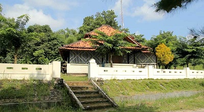 Wisata dan Ziarah di Makam Tjokrokusumo Gresik