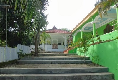 Wisata dan Ziarah Makam Waliyah Zainab Gresik