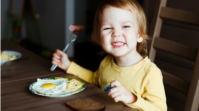 Agar Anak Cerdas Sering - Seringlah  Makan Telur, Apa Bener?