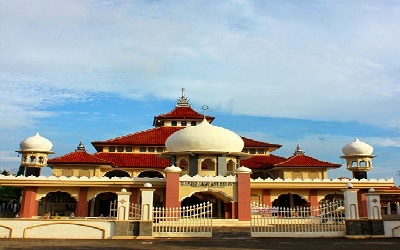 Wisata Religi dan Riyadah di Makam KH. Syafi'i Pekalongan