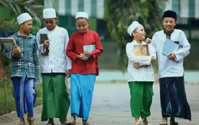 Rezeki Orang Tua Lancar setelah Anak Masuk Pesantren