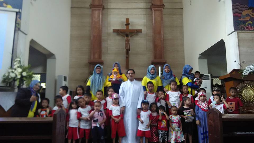 Muslim masuk Gereja