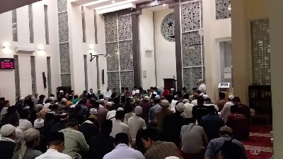 Sempat Dibubarkan, Jamaah Maulid di Masjid Emerald Bintaro Membludak