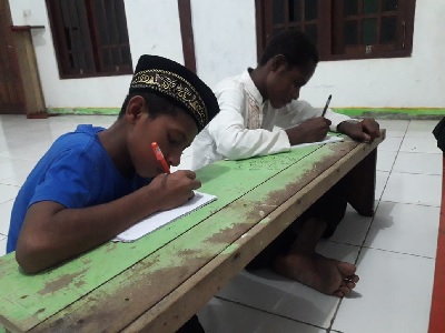 Upaya Menghasilkan Ustadz Asli Papua: Pembekalan Dua Anak yang Akan Mondok ke Jawa