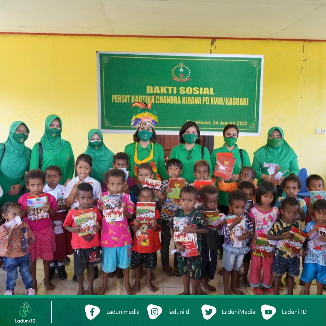 Persit Kodam Kasuari Gelar Baksos Beri Bantuan Kepada Warga Manokwari