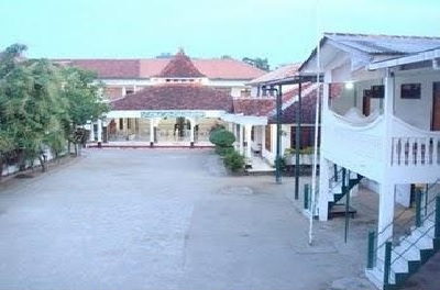 Pesantren Hasan Jufri Bawean, Gresik
