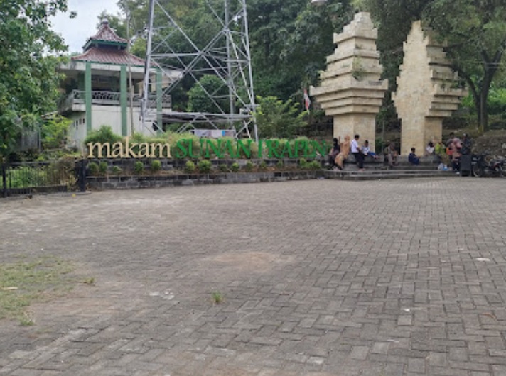 Ziarah di Makam Sunan Prapen Gresik, Pelantik Raja-raja Islam Nusantara