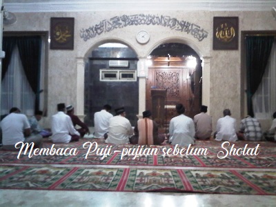 Hukum Membaca Puji-Pujian Sebelum Shalat