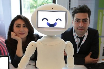 Robot QTrobot Pengganti Terapis Anak Autis