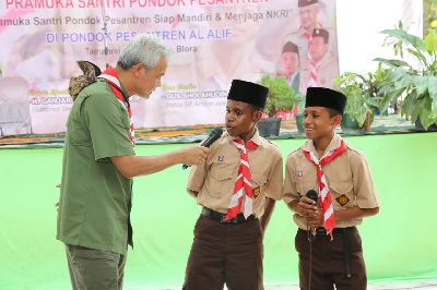 Gubernur Jateng Dialog dengan Santri dari Program Santri Goes To Papua