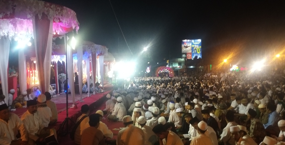 Gus Muwafiq Ceramah di Depan Ribuan Warga Sumenep