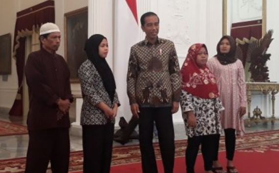 Di Istana Merdeka, Ini Pesan Jokowi ke Siti Aisyah