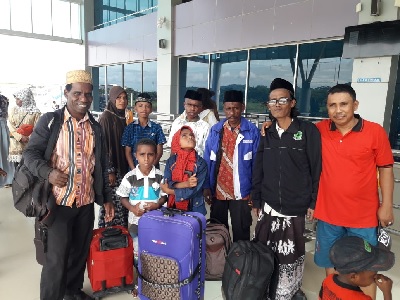 Tradisi Selamatan Muslim Kokoda untuk Keberangkatan 2 Anak Mondok di Jawa