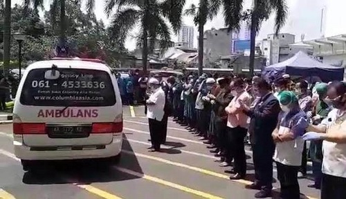 Jenazah Dishalatkan dari Dalam Ambulance Menurut Ustadz Ma’ruf Khozin