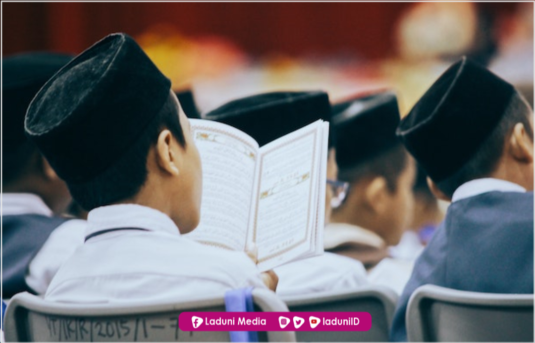 Tata Cara Khataman Al-Quran: Keutamaan, Susunan Bacaan, dan Doa