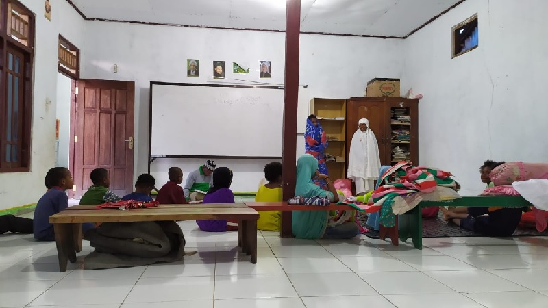 Kisah Anak Suku Kokoda Ingin Sholat Shubuh Berjamaah dan Belajar Ngaji Rela Tidur di Madrasah