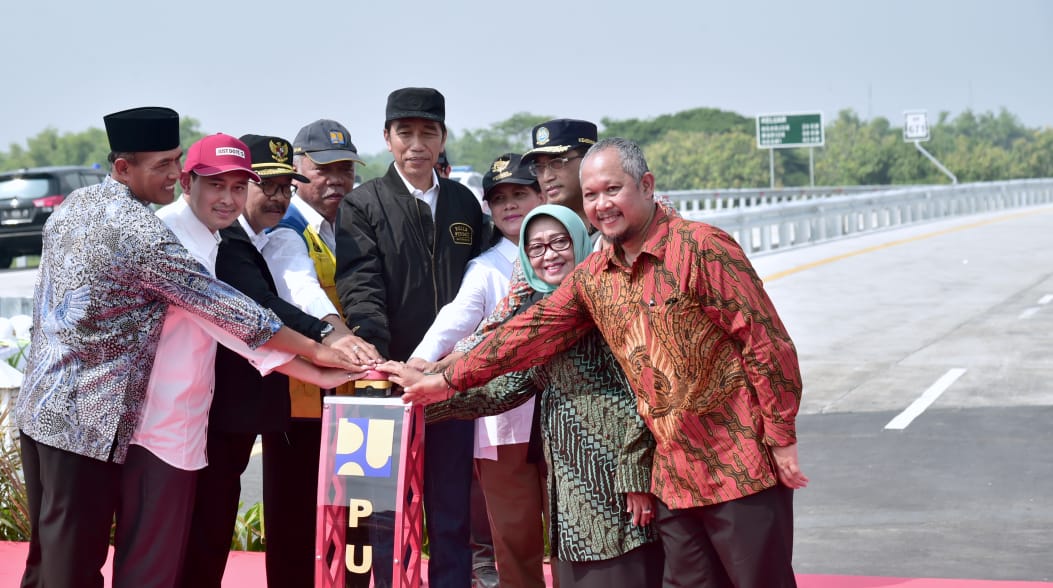 Diresmikan Jokowi, Merak-Surabaya kini Tersambung Tol Tanpa Putus