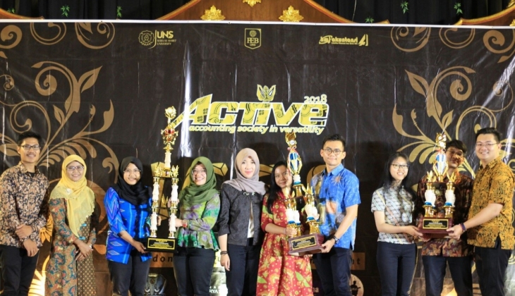 Mahasiswa UGM Juara Pertama dan Best Presentation Lomba Karya Tulis di UNS Solo 