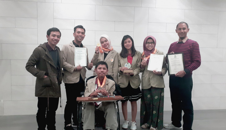 Sepatu Buatan Mahasiswa UGM Raih Dua Penghargaan di Seoul