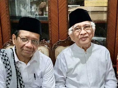 Nasihat Gus Mus untuk Mahfud MD di Haul Gus Dur