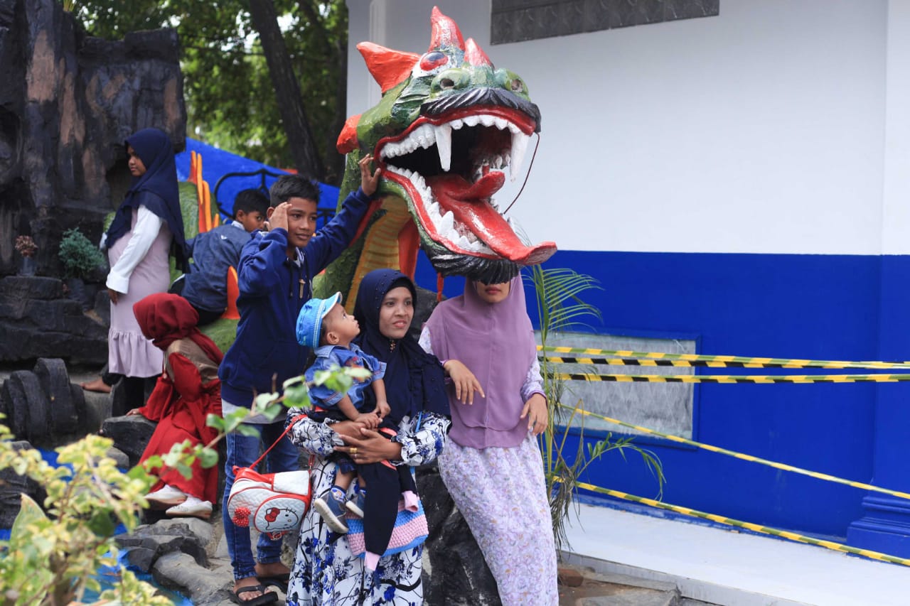 Naga dari Aceh Selatan Jadi Buruan Selfie Pengunjung PKA