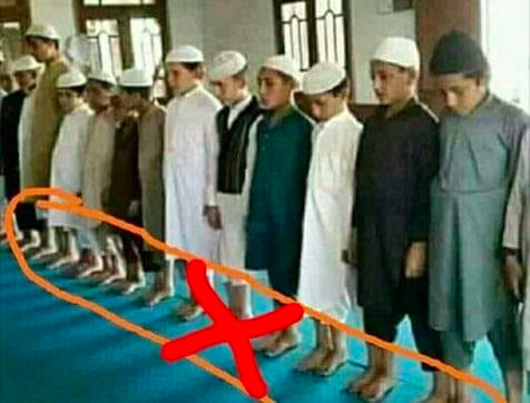 Kesalahpahaman Salafi-Wahabi tentang Merapatkan dan Meluruskan Shaff Shalat