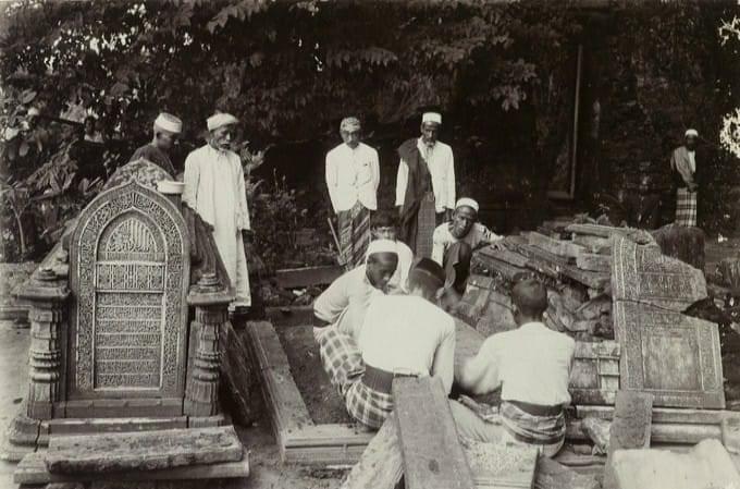 Pemugaran Makam Sunan Gresik yang Pertama Kali