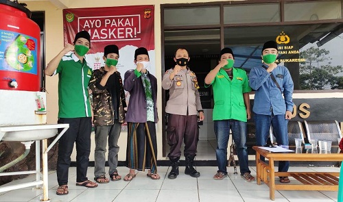 Polsek Sukaresmi Dukung Program MWC NU dan GP Ansor Kampanye Masker