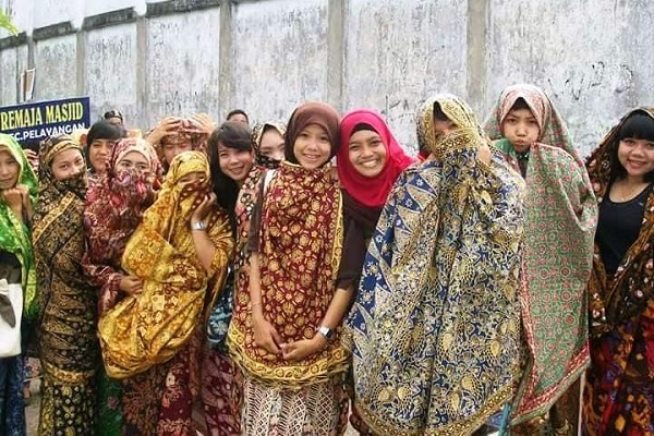 Kearifan Budaya Tudung Lingkup Khas Wanita Jambi