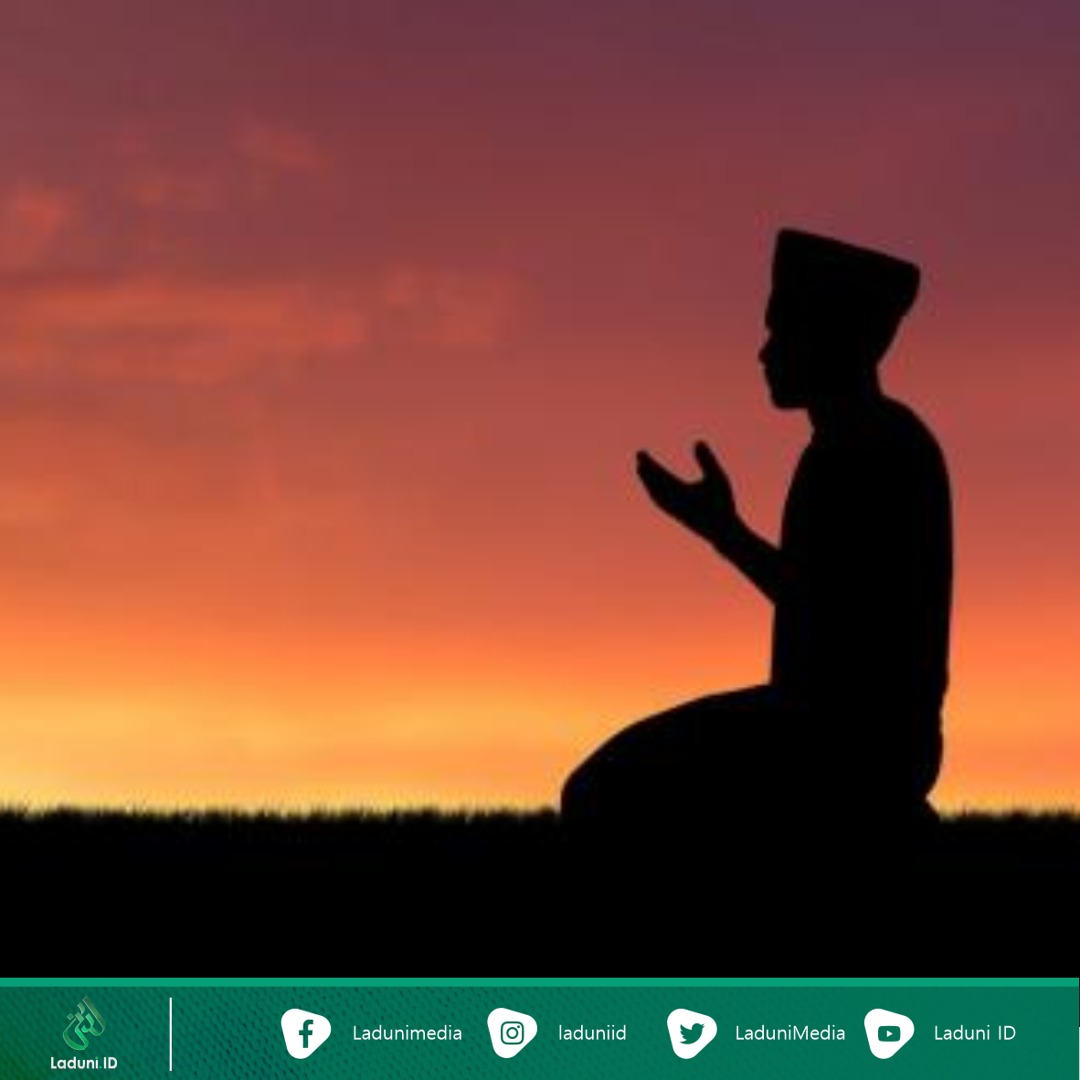 10 Adab dalam Berdoa Menurut Imam Ghazali