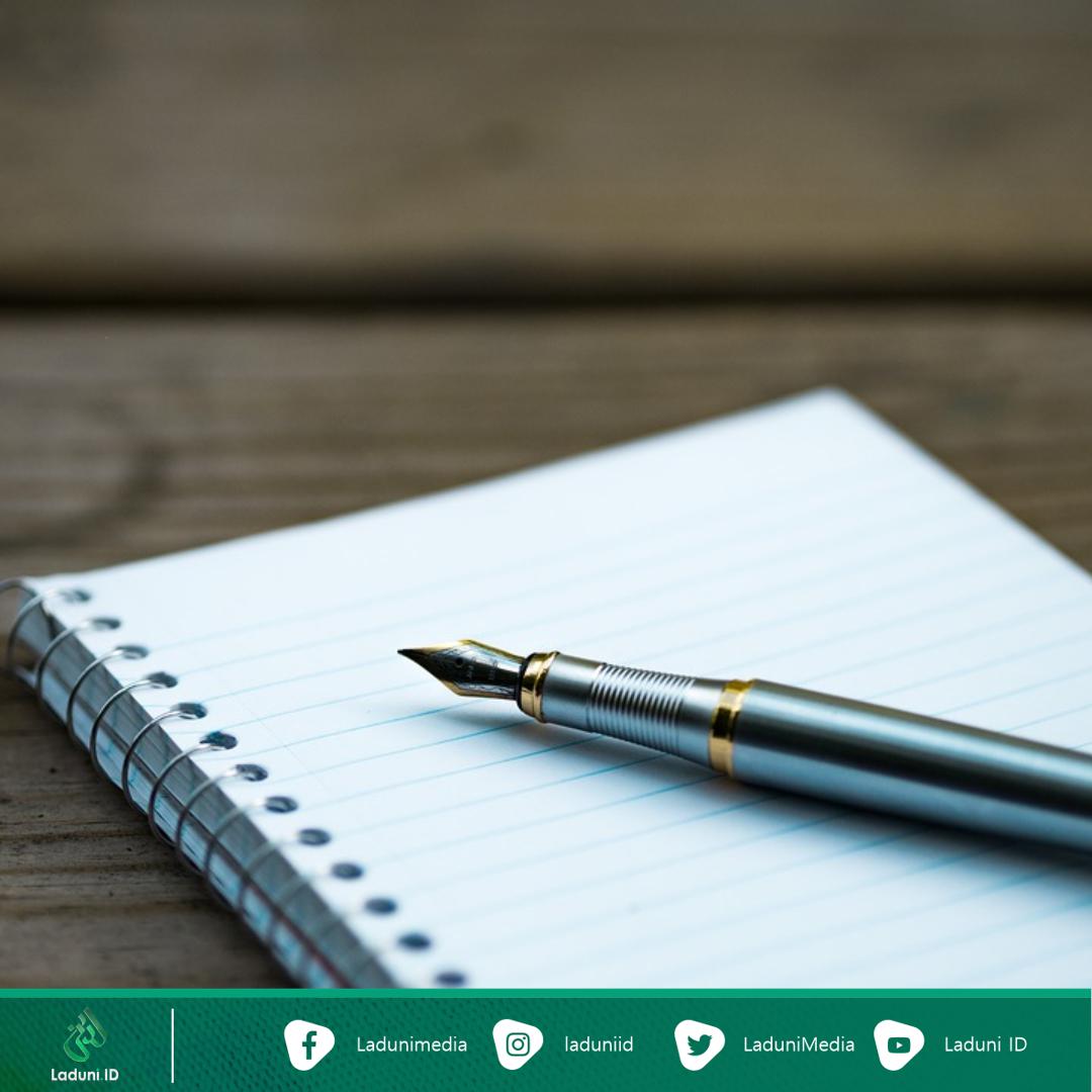 Kisah Imam Syafi’i Menulis dengan Jari dan Telapak Tangannya