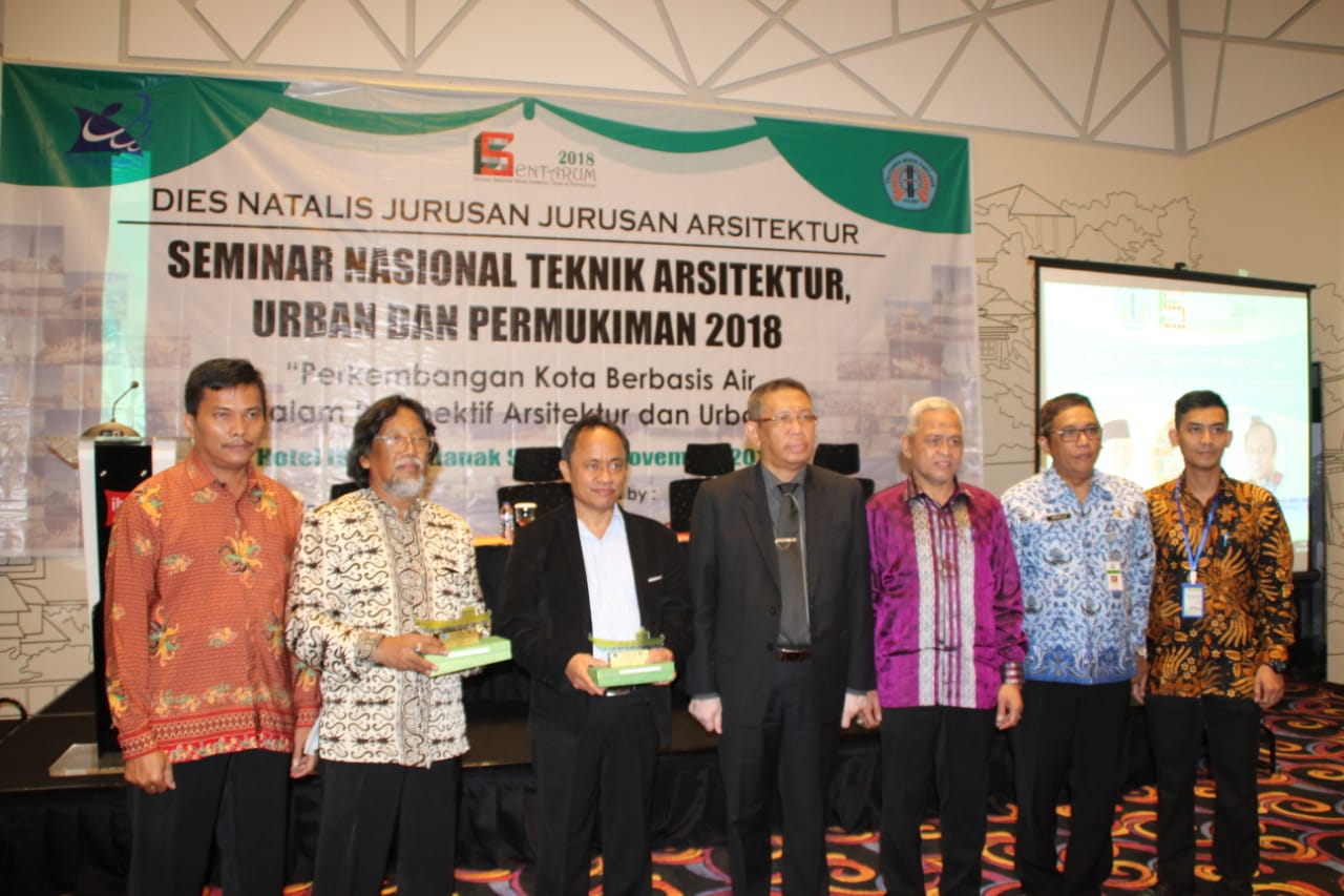 Seminar Nasional SENTARUM  2018 Jurusan Arsitektur Politeknik Negeri Pontianak  Sukses Digelar