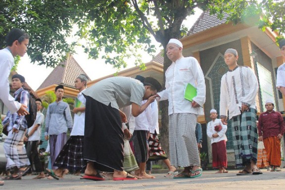 Menyadari Pentingnya Akhlak untuk Mengatasi Masalah Kekerasan