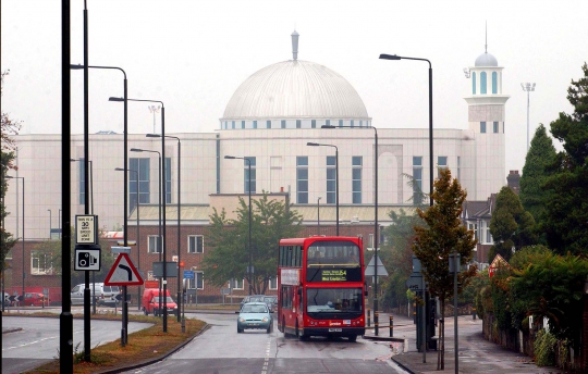 Masjid Baitul Futuh Terbesar di Eropa Barat