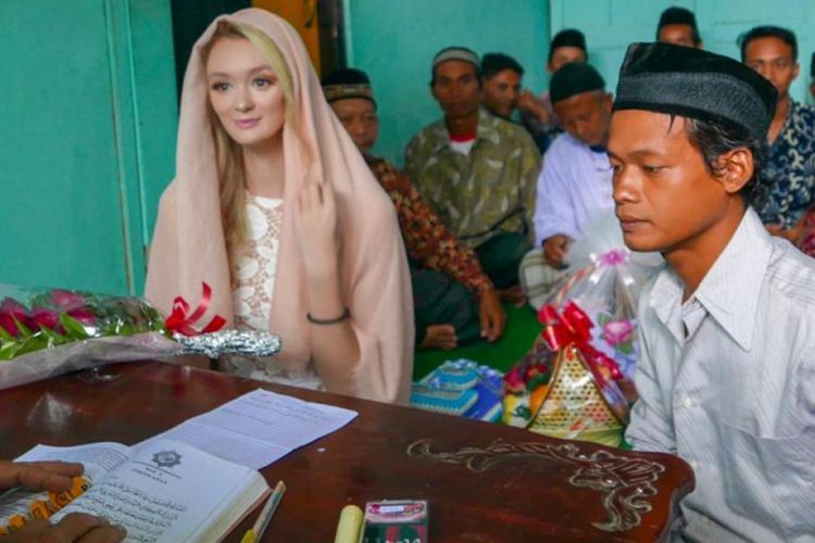 Kisah Beruntungnya Pemuda Ini Menikah Bulee Muslimah Cantik, Jomblo Tunggu Apa Lagi?