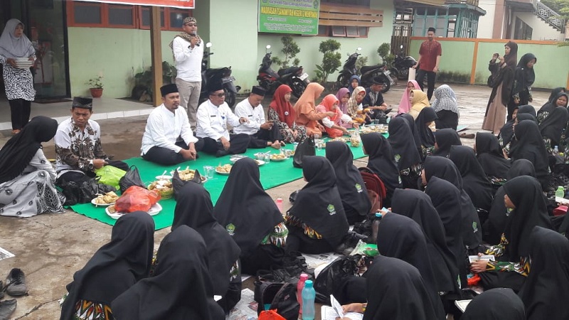 Siswa MTs N 3 Semarakkan Peringatan Robo'-robo' dengan Gelar Doa Bersama