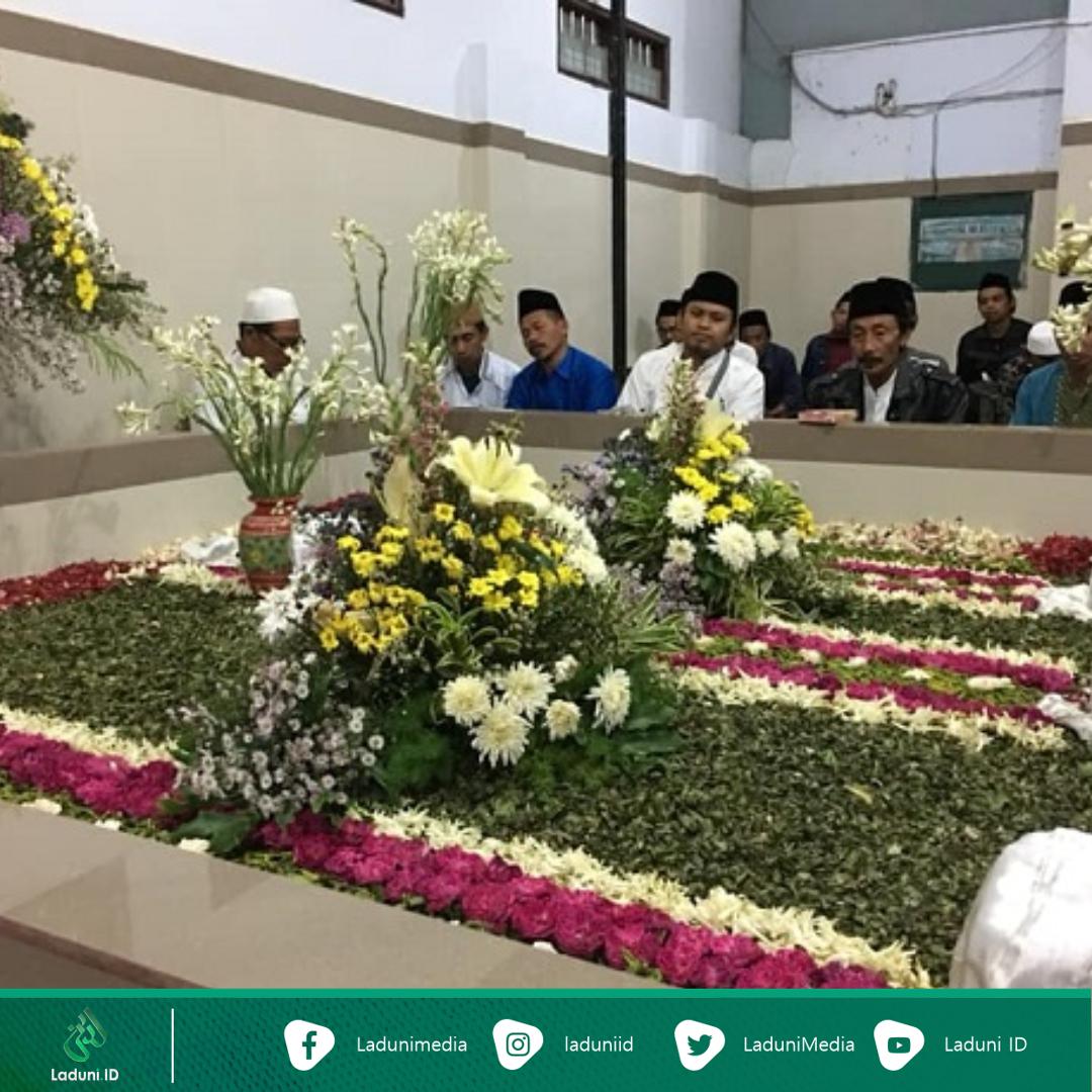 Ziarah Makam KH. Ahmad Djazuli Utsman, Pendiri Pondok pesantren Al-Falah Ploso