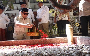 Prabowo Ziarah Kubur, Mengenang Gus Dur