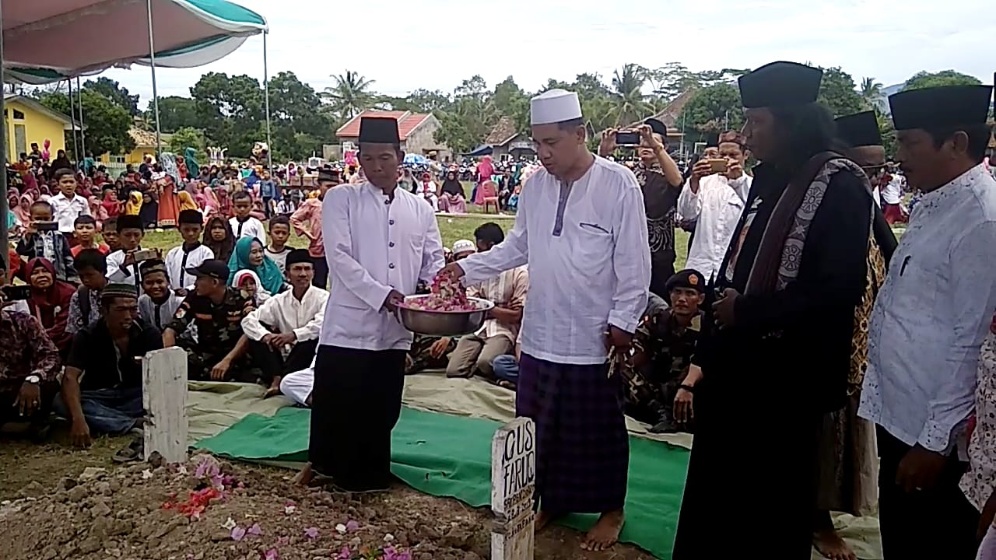 Berdakwah dari Dalam Kubur, Dakwah Unik ala Gus Faruq