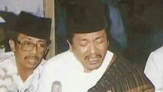 Gus Miek: Didiklah Anakmu dengan Membacakannya Fatihah
