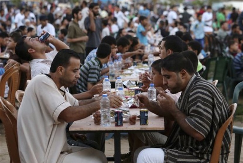 Warga Palestina Nikmati Suasana Buka Puasa Bersama KBRI Amman