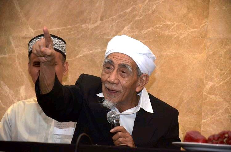 Mbah Moen: Memeriahkan Khataman Ihya’ adalah Pantangan